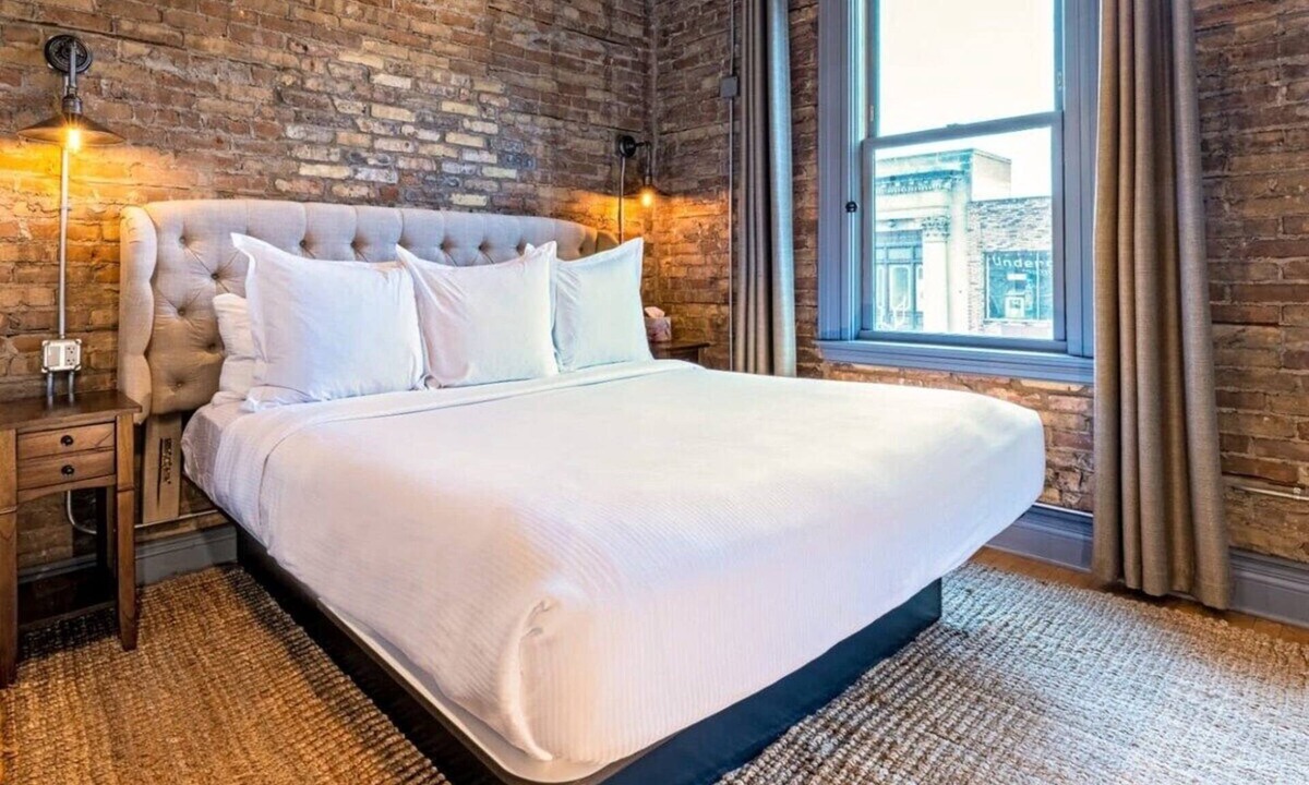West Dundee Apartment | Hip Urban Loft-Small Town Charm - 124 LOFTS #1