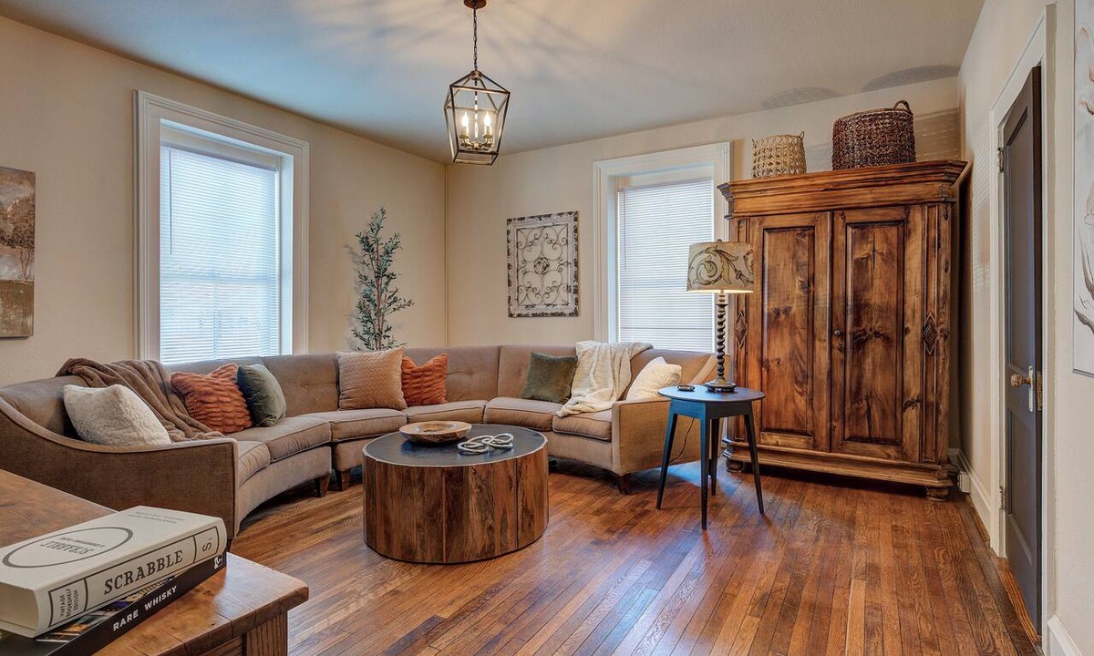 Bristol Apartment | Historic 1880 2-bedroom Downtown Apartment