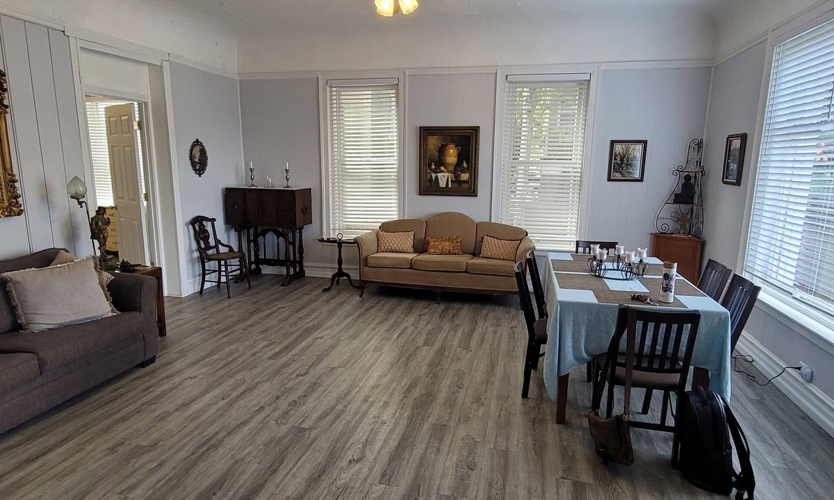 Rockford Apartment | Historic 2 Br appt close to the river.