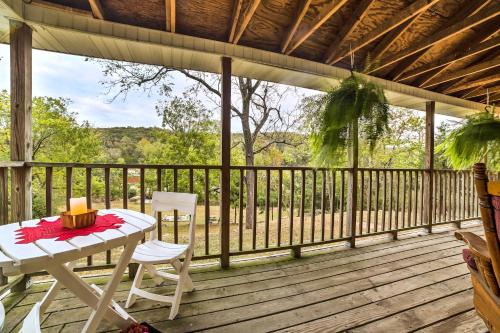 Bruno House | Historic Bruno 'Hampton Creek Hideaway' on 2 Acres