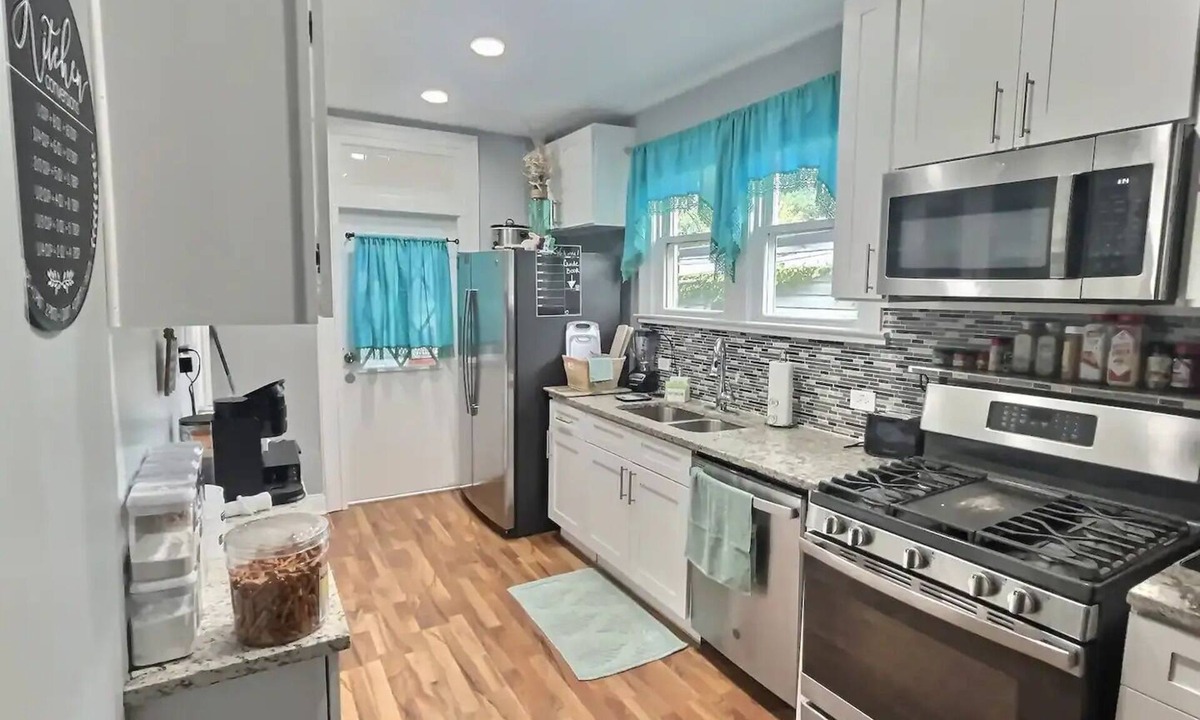 Washington Heights House | Historic Chicago -Style Bungalownn