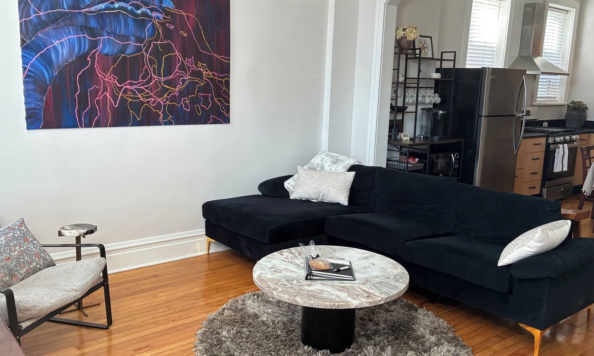 Brighton Park Apartment | Historic feel, Modern comfort Walk to parks and food in beautiful Chicago