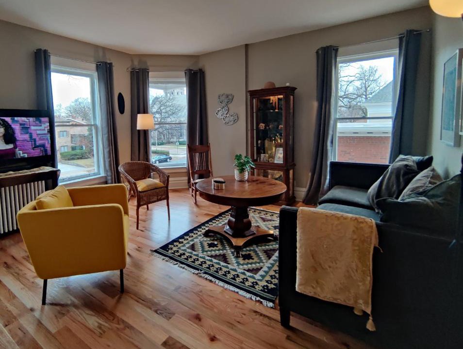Oak Park Apartment | Historic Oak Park Home for 6/Hemingway District