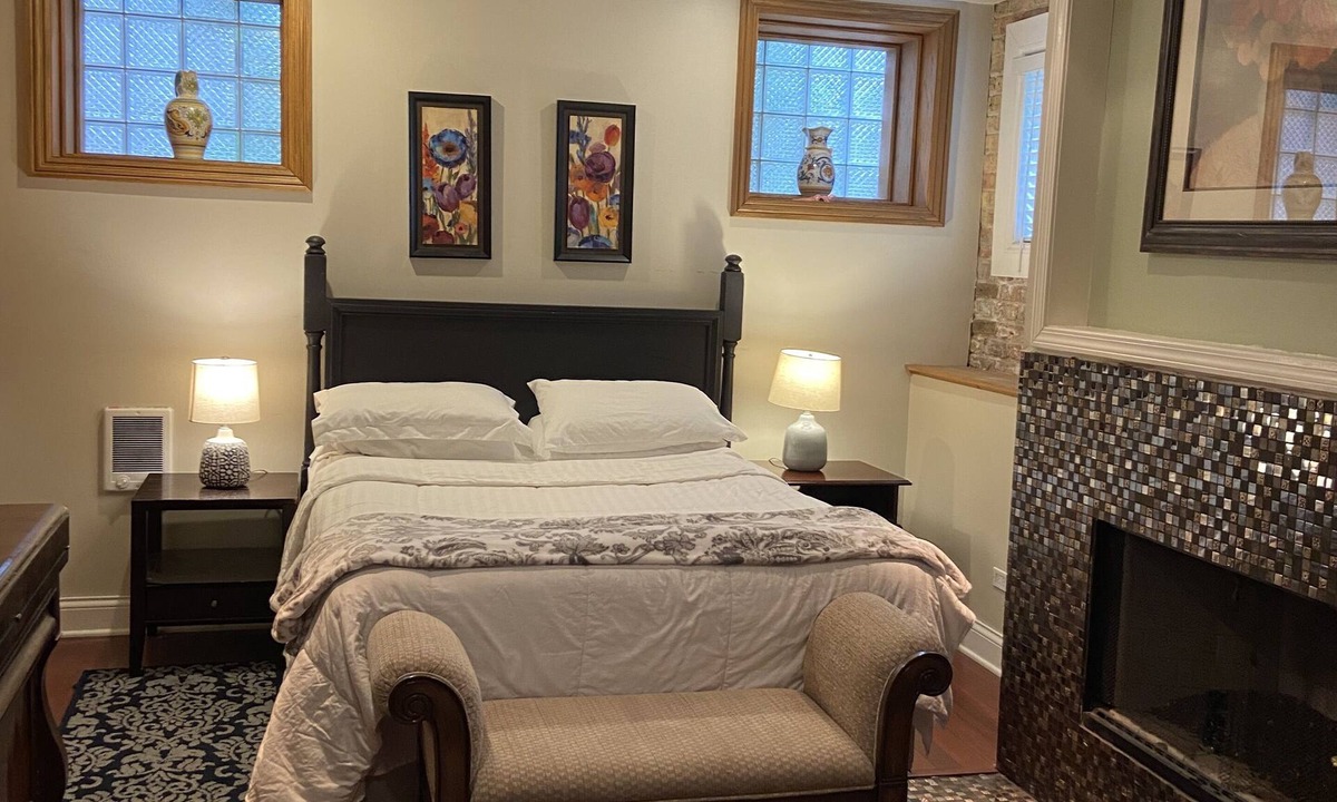 Old Town Apartment | Historic Old Town One Bedroom Suite