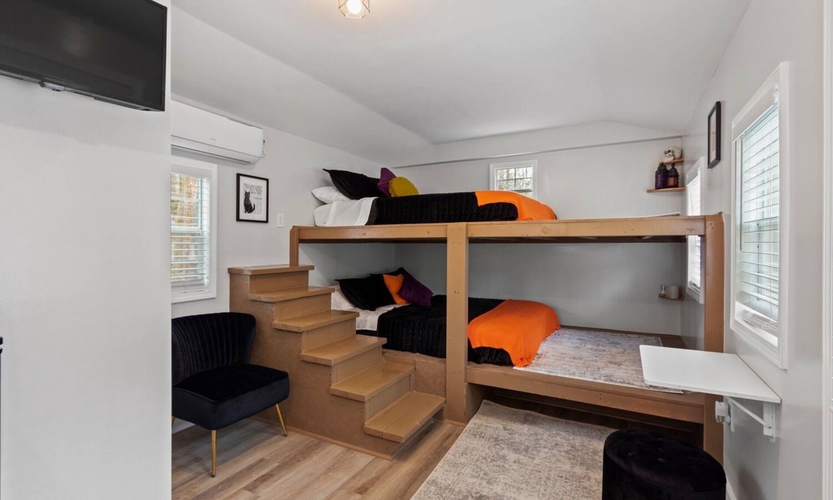 Notasulga Cabin | Hocus pocus-Tiny House 9 miles from AUBURN AL & Jordan Hare Stadium