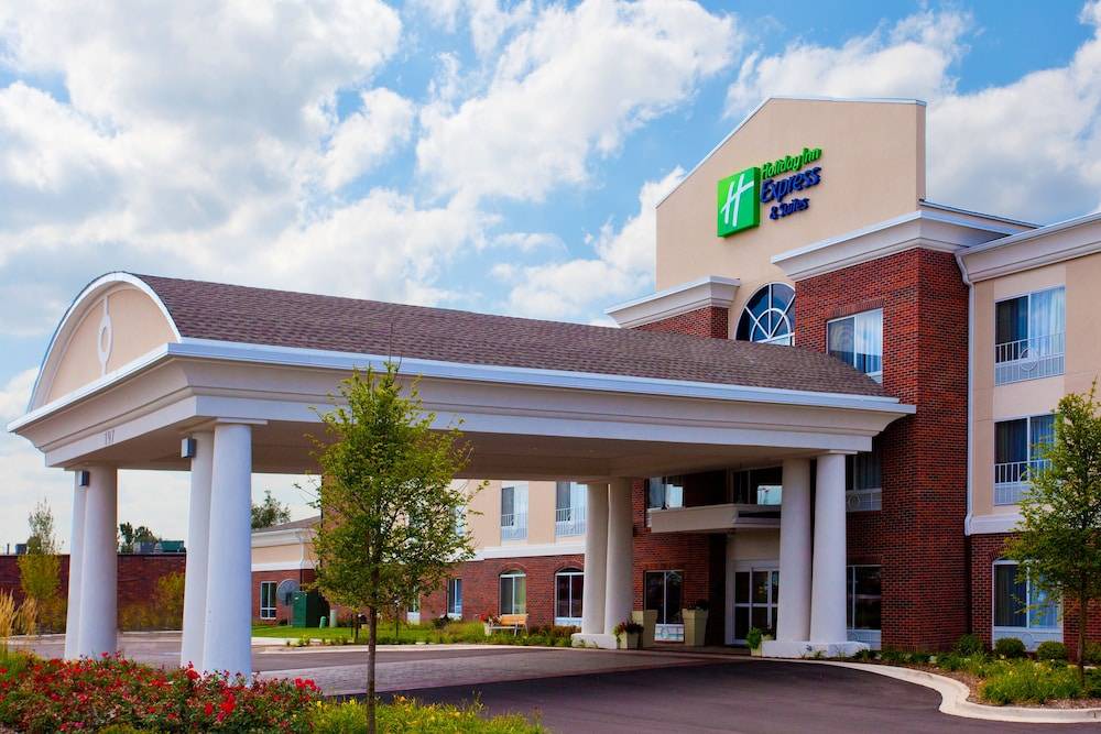 Lake Zurich Hotel | Holiday Inn Express Hotel & Suites, a Lake Zurich-Barrington, an IHG Hotel