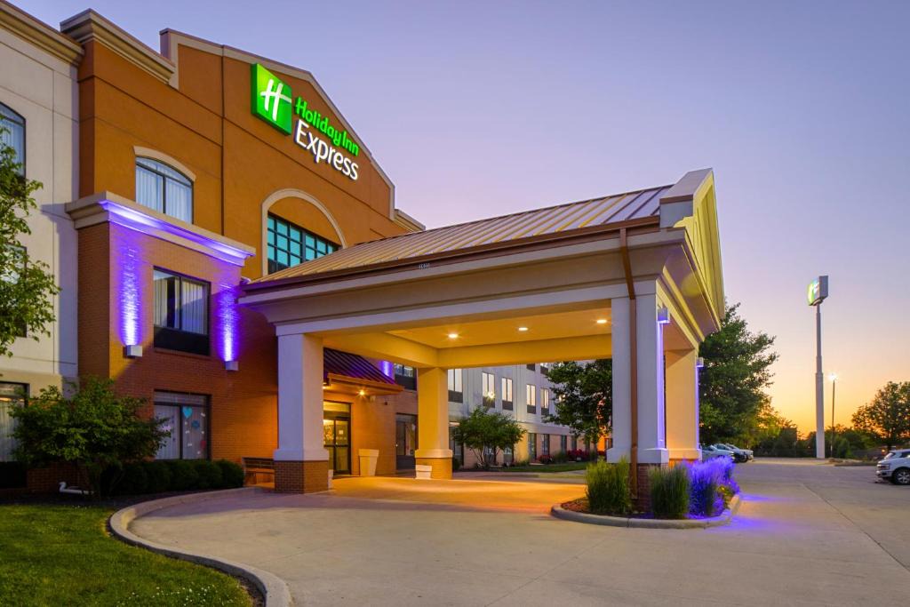 Bloomington Hotel | Holiday Inn Express Bloomington West by IHG