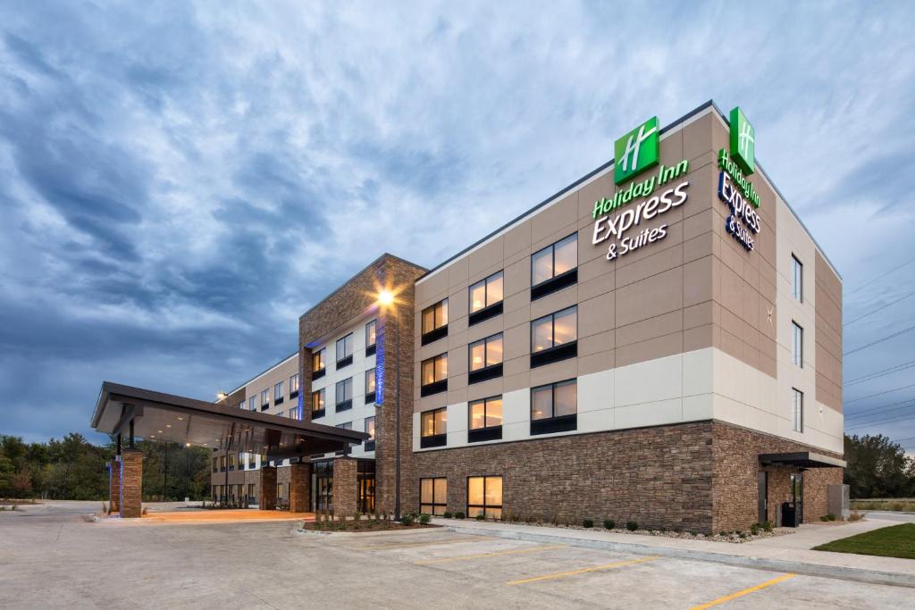 Peoria Hotel | Holiday Inn Express East Peoria - Riverfront by IHG