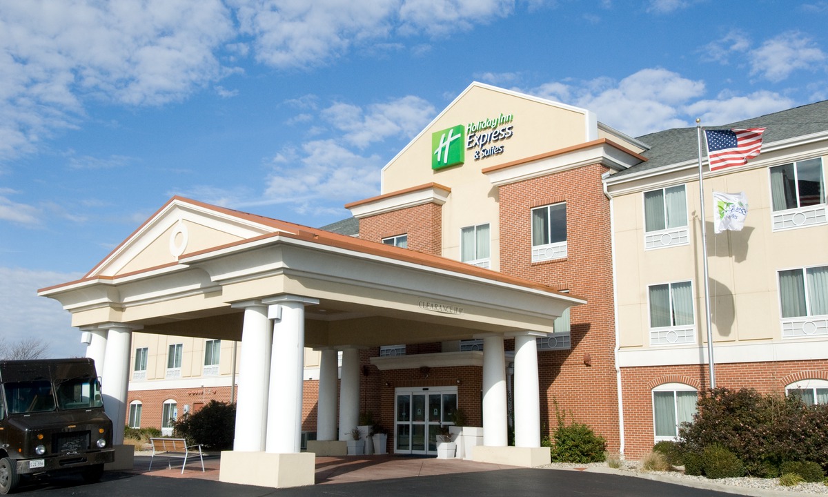 Champaign Hotel | Holiday Inn Express Hotel & Suites Urbana-Champaign-U of I Area, an Ihg Hotel