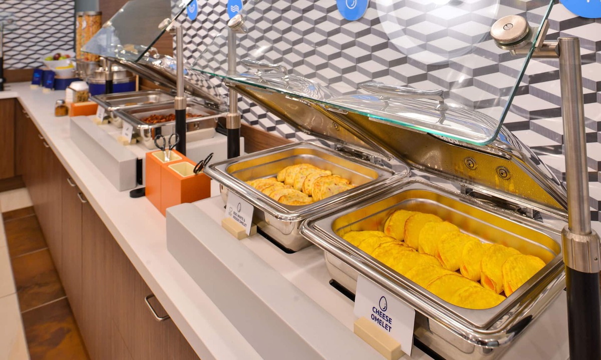 Riverwoods Hotel | Holiday Inn Express & Suites Chicago-Deerfield/Lincolnshire by IHG