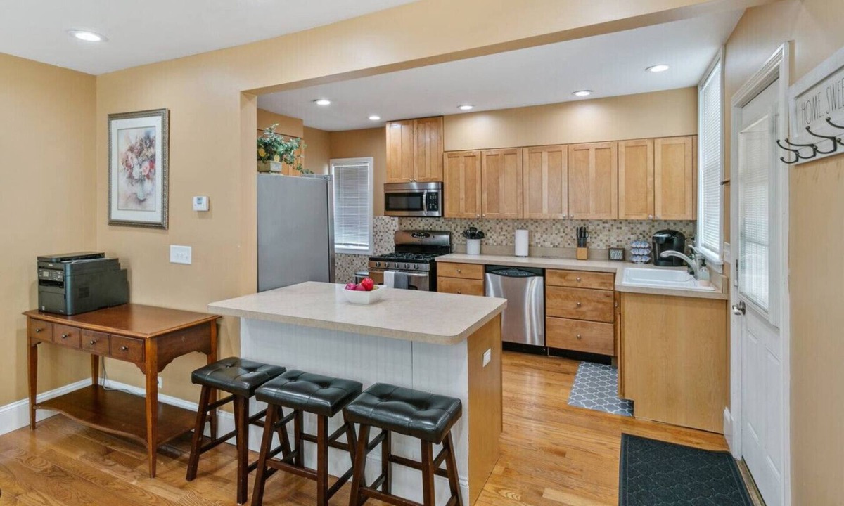 Libertyville House | Home w/porch in DT Libertyville Near Naval Base