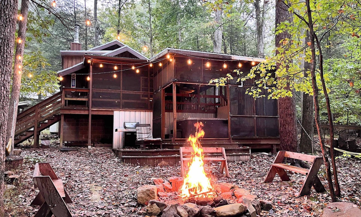 Berkeley Springs Cabin | Hot Tub, Fire Pit, Grill, Outdoor Shower & River