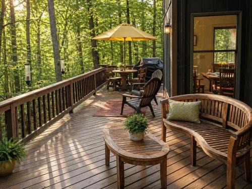 Berkeley Springs House | Hot Tub Fire Pit Deck Screened Porch & More