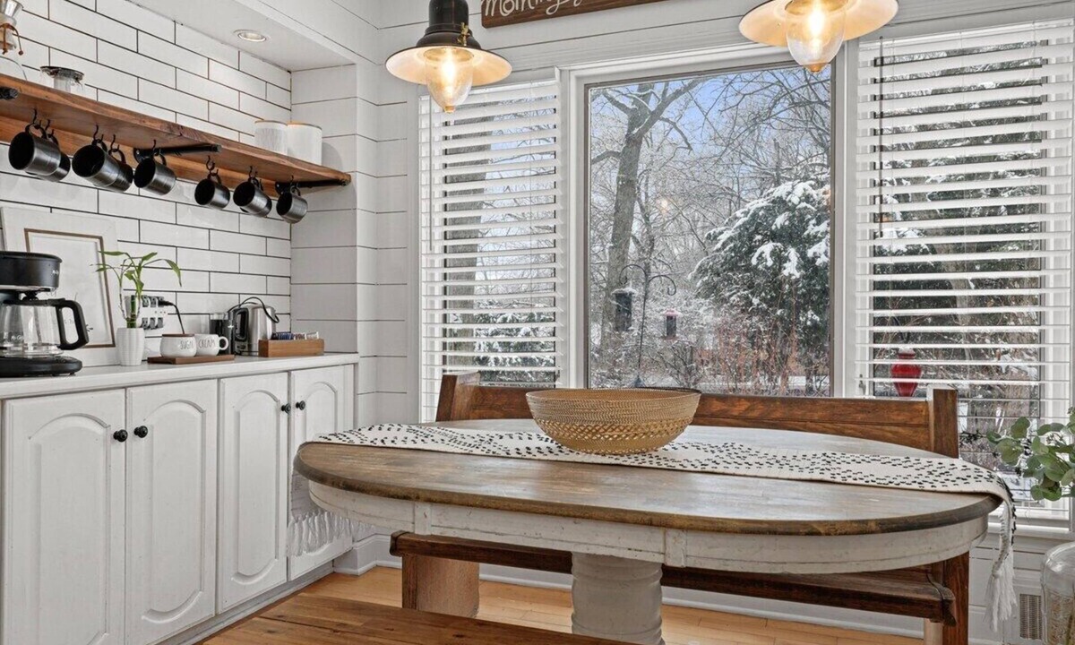 Rockford House | HOT TUB - KING Suite - Game Room - Large Groups