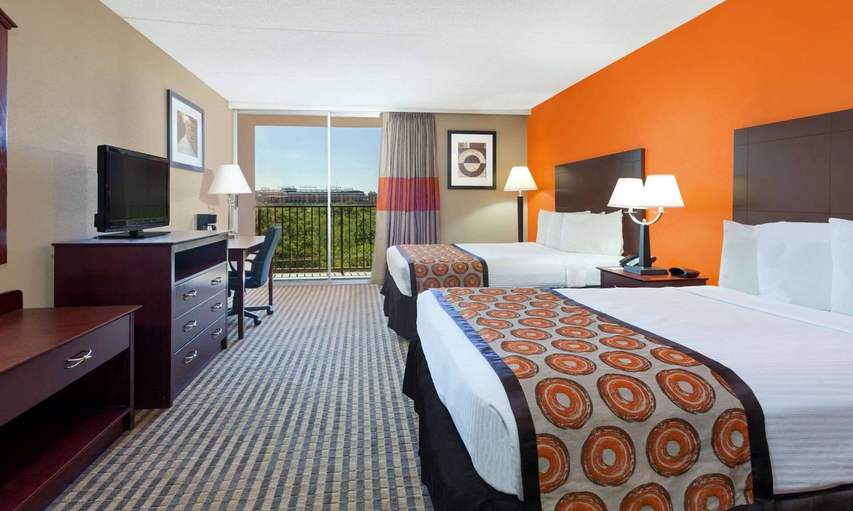 Arlington Hotel | Howard Johnson by Wyndham Arlington Ballpark/Six Flags