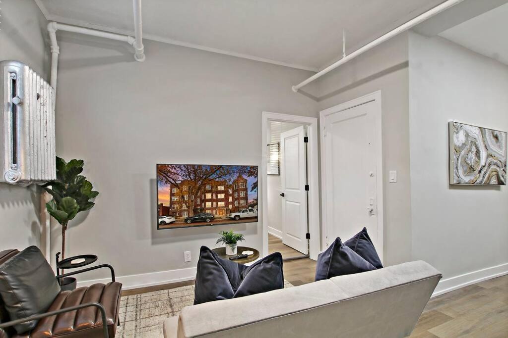 Evanston Apartment | Ideal 1-Bedroom Apartment - Hartrey G