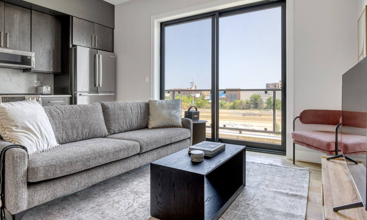 Bucktown Apartment | Ideal Bucktown 2BR w/ private outdoor area, nr I-90, by Blueground