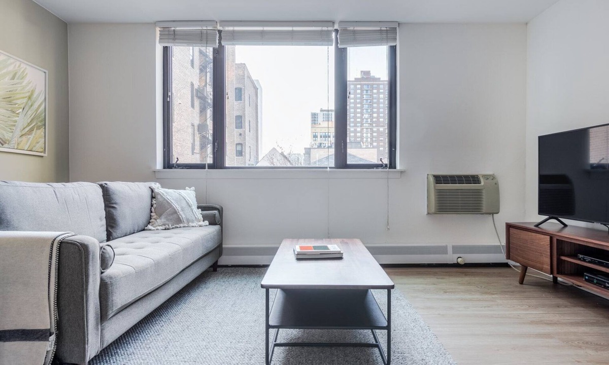 Gold Coast Apartment | Ideal Gold Coast Studio near the L & Oak Street Beach, by Blueground