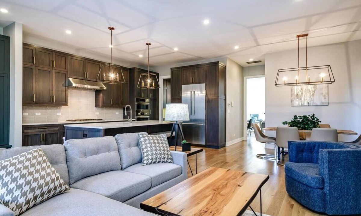 Near West Side Apartment | Immaculate Brand New Condo Downtown!