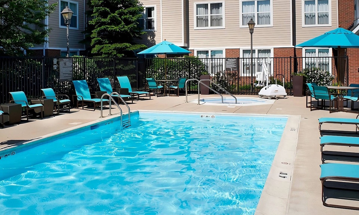 Waukegan Apartment | Indulge In Home Like Comfort! Near Genesee Theater, Pets Allowed, Outdoor Pool!