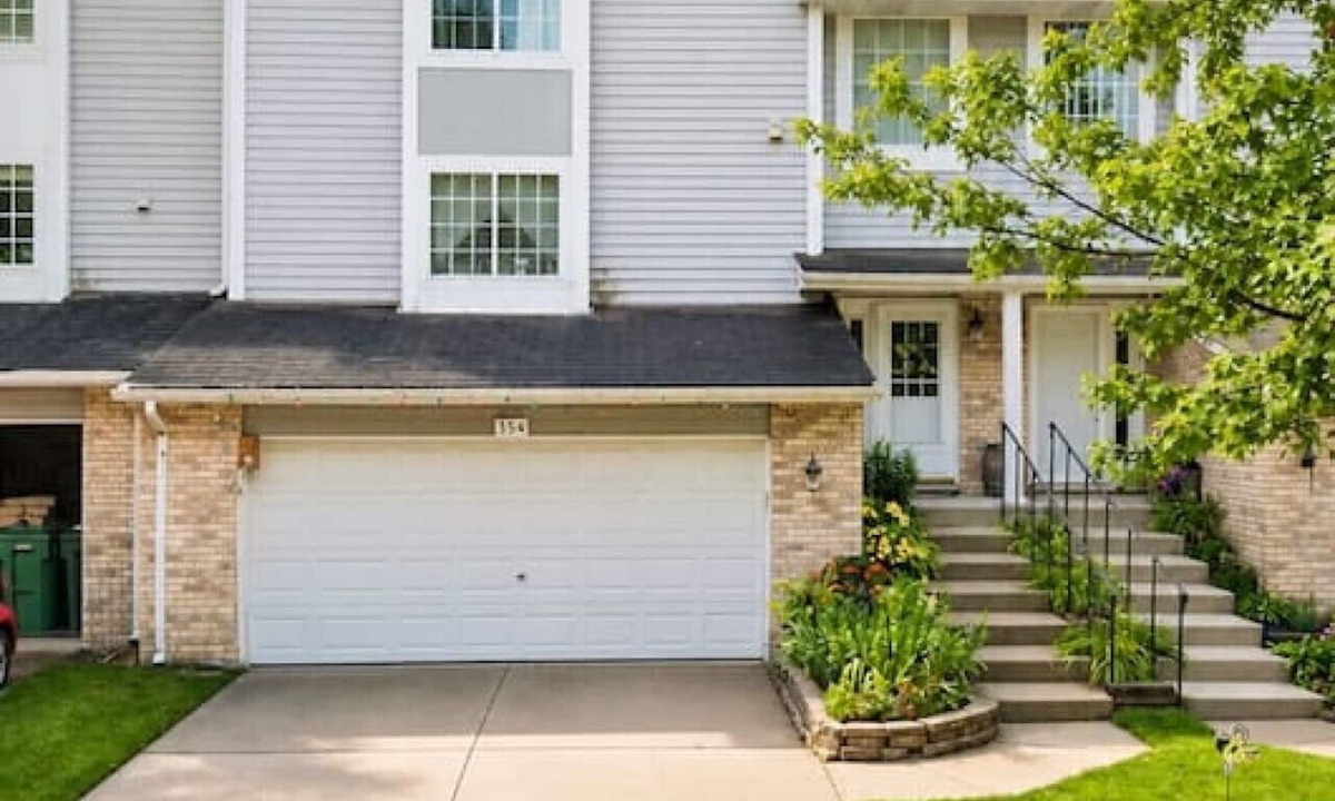 Grayslake House | Insurance & Workers | 5 Beds | Easy S