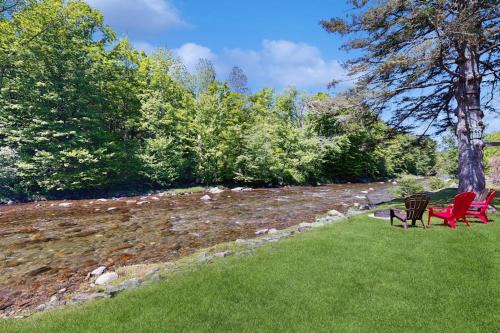 Montgomery Center House | Jay Peak Getaway on Trout River