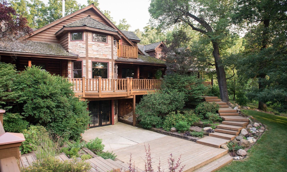 Holcomb House | Kilbuck Creek ~ Indoor Pool & Jacuzzi ~ Sleeps 40