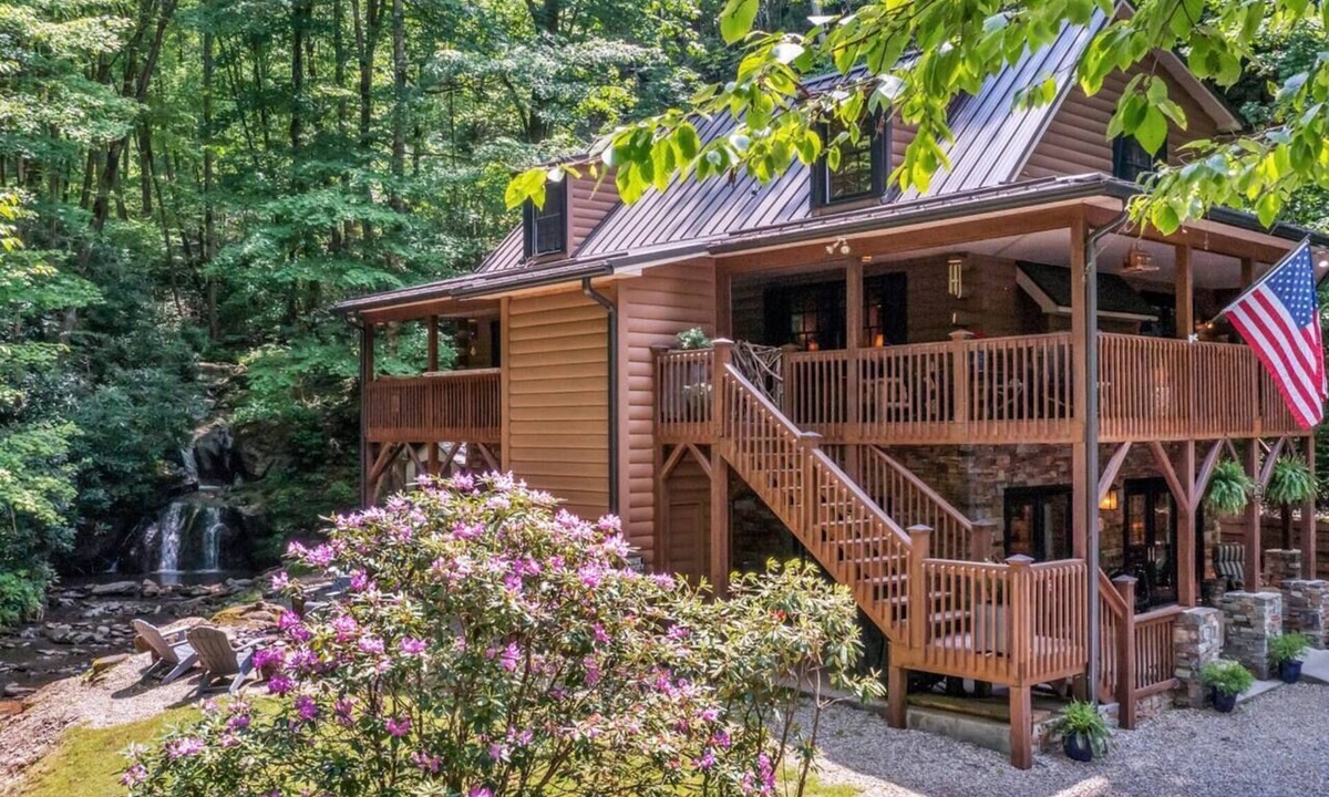 Maggie Valley Cabin | KnightFall-Luxury Cabin w/Waterfall, Pet-Friendly