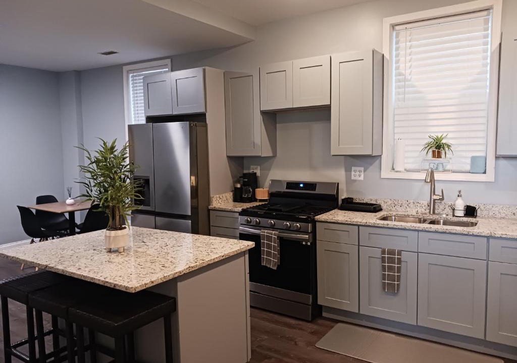 Little Village Apartment | La Villita - Gateway to Chicago