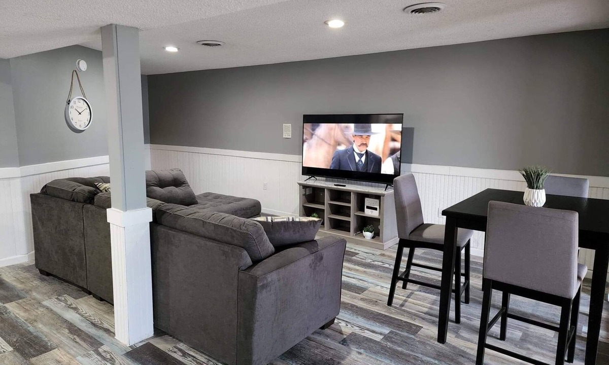 Marion Apartment | Lake Front 2-bedroom,1 bath ground floor apartment! Dock and Kayaks included!