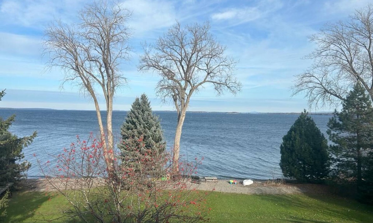 Cumberland Head Cottage | Lake front house on Lake Champlain