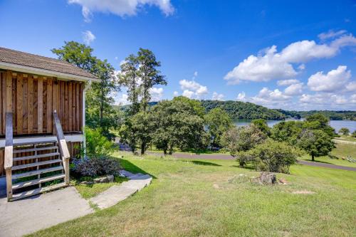 Ingles House | Lake Views & Private Dock: Radford Retreat!