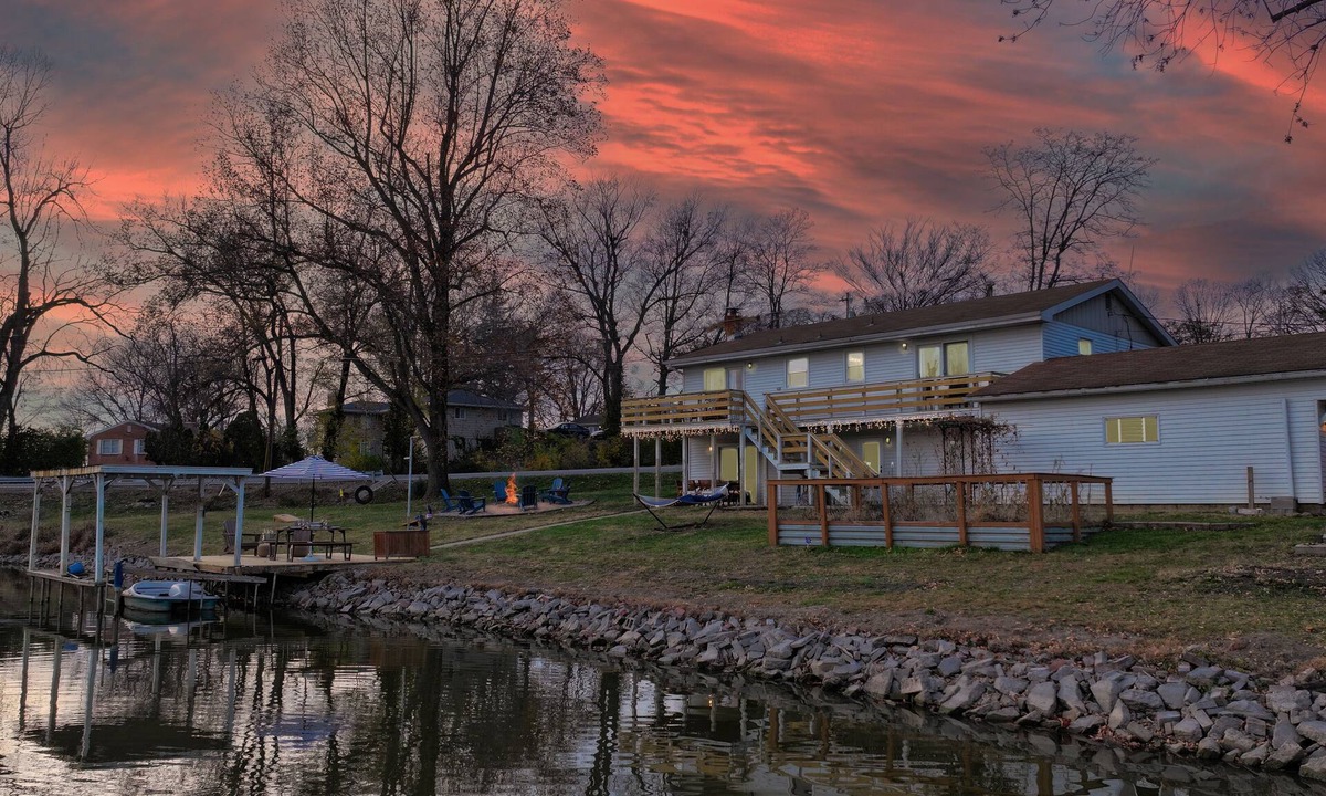 Decatur House | Lakefront 5BR - Fire Pit, Kayaks, Game Room, Water Toys, & More!