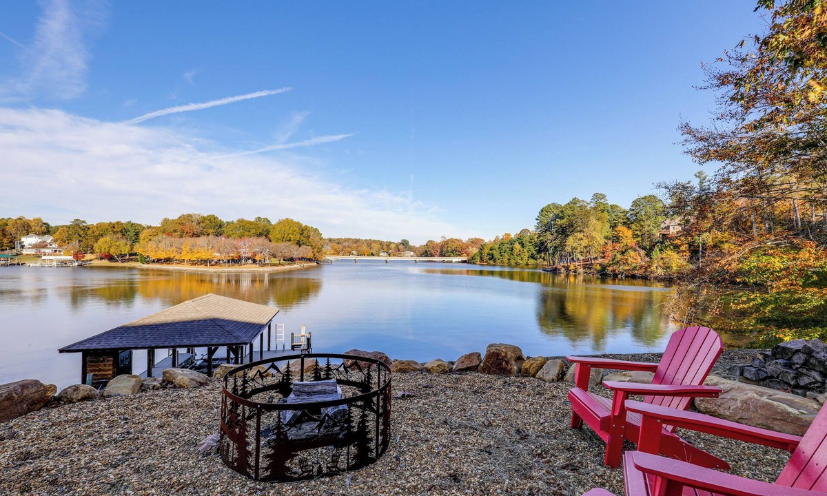Northlakes House | Lakefront Haven w/Hot Tub & Game Room in Hickory!