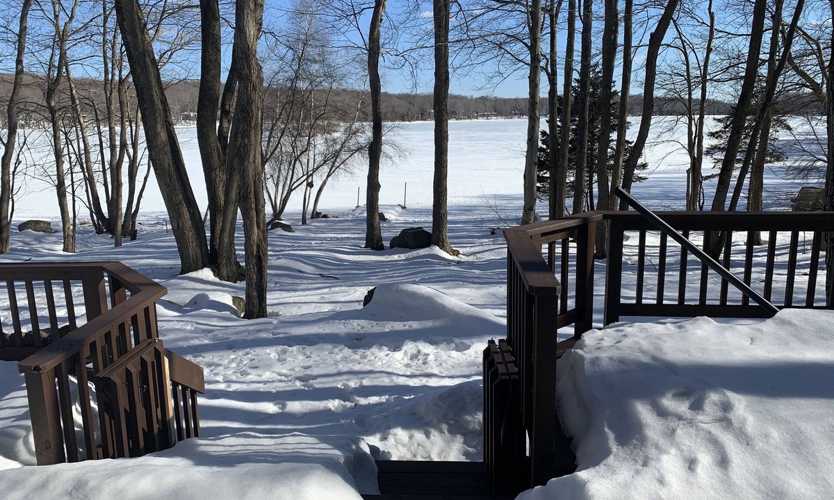 Gouldsboro House | Lakefront Poconos, Early check in late check out during winter months.