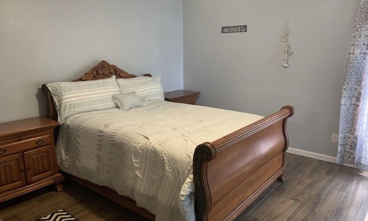 Marion House | Lakehouse property with private pool + bonus space sleeps 14