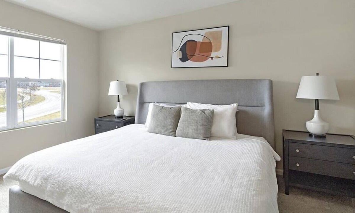 North Aurora Apartment | Landing at Randall Highlands - 3 Bedrooms in West Aurora