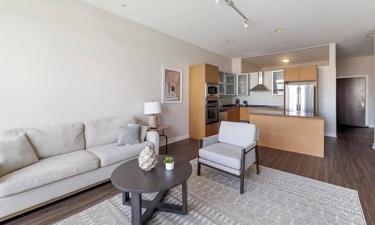 West Loop Apartment | Landing | Incredible 2BD, Gym, Rooftop Lounge