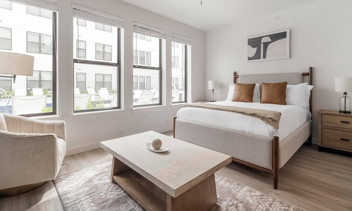 Sweetbriar Apartment | Landing | Spectacular Studio, Gym, Pool