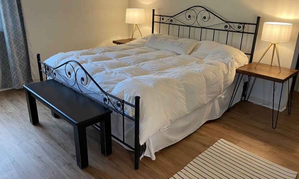 Village of Lakewood Other | Large Charming Vintage Apartment, Dog friendly, Walk Everywhere!