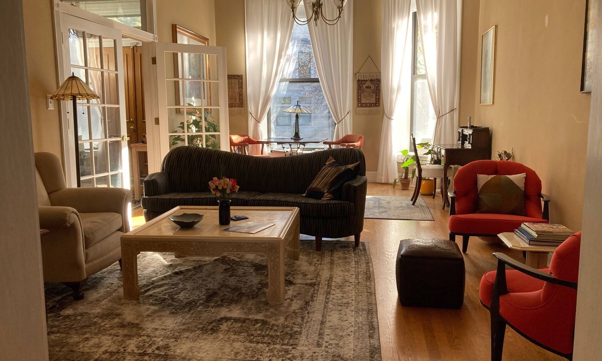 Douglas House | Large historic home minutes from downtown Chicago and the lakefront.