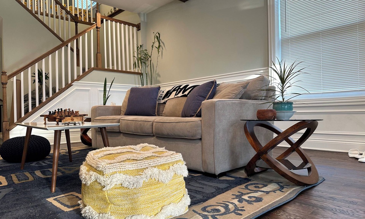 South Shore House | Large Home, Full in-home Gym, washer/dryer, flat Screen TVs, WiFi, and MORE!