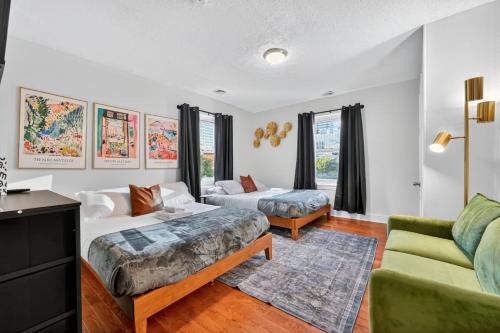 Center City West Apartment | Large Studio in Center City that Sleeps 4 with Fast Wifi