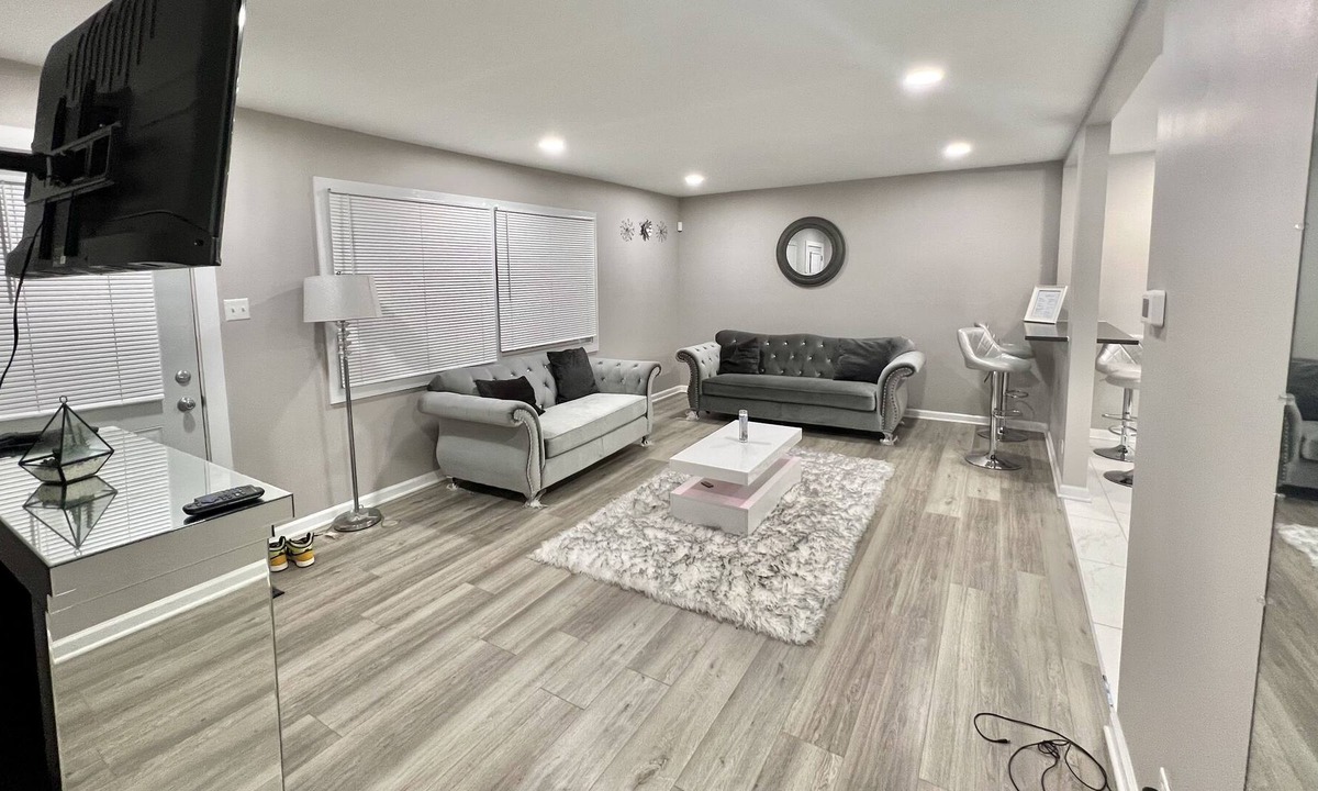 Park Forest House | Lavish Estate : this home is fully renovated