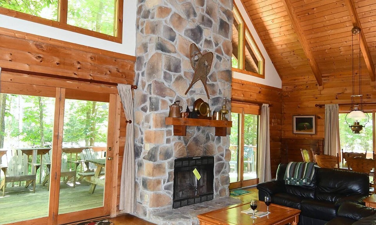 Berkeley Springs House | Lazy Bear Retreat - Classic Cabin!