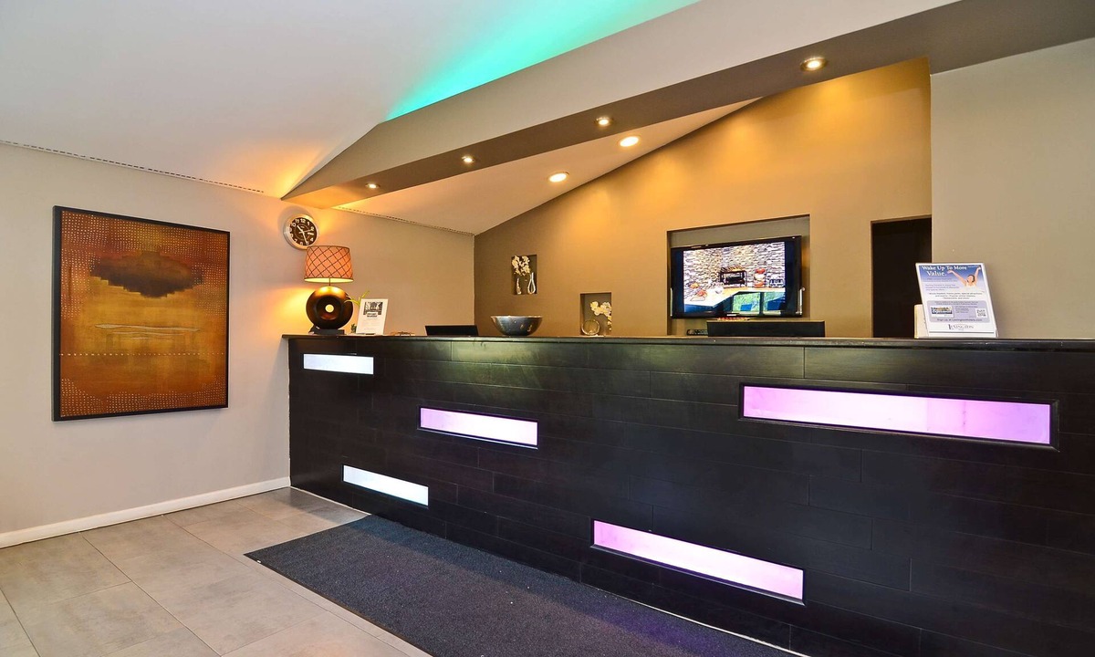 Elgin Hotel | Lexington Inn & Suites NW Chicago Elgin
