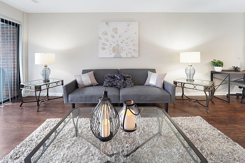 Ranch Triangle Apartment | Lincoln Park Beauty| Great Location, near beach, zoo, Northwestern Hospital