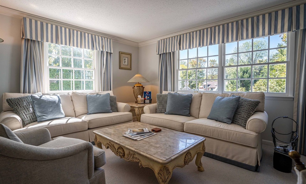 Carbondale Cottage | Located in the Luxurious Pine Manor Estates!