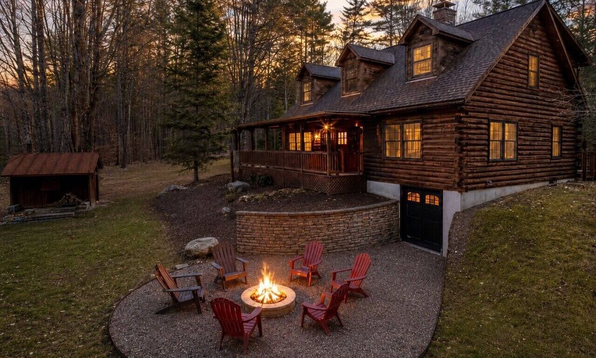 Bartlett House | Log Cabin w/Wraparound Porch & Scenic Train Views