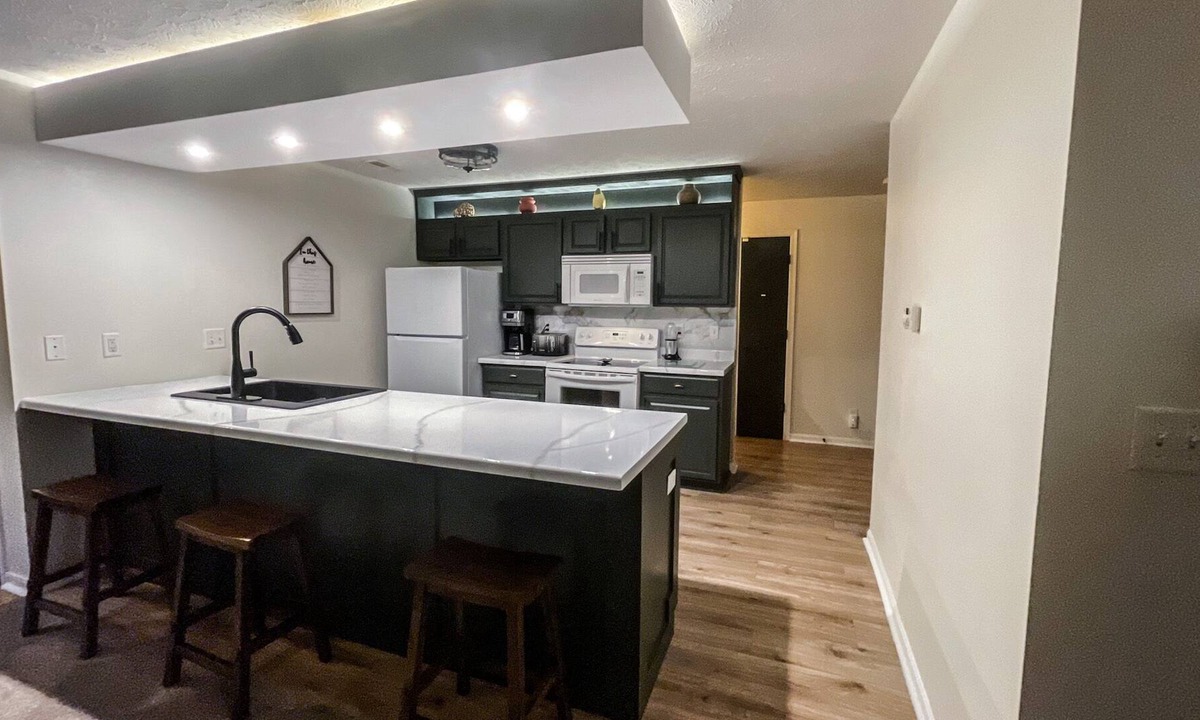 Machesney Park Condo | LOVELY 2-BEDROOM CONDO WITH FIREPLACE